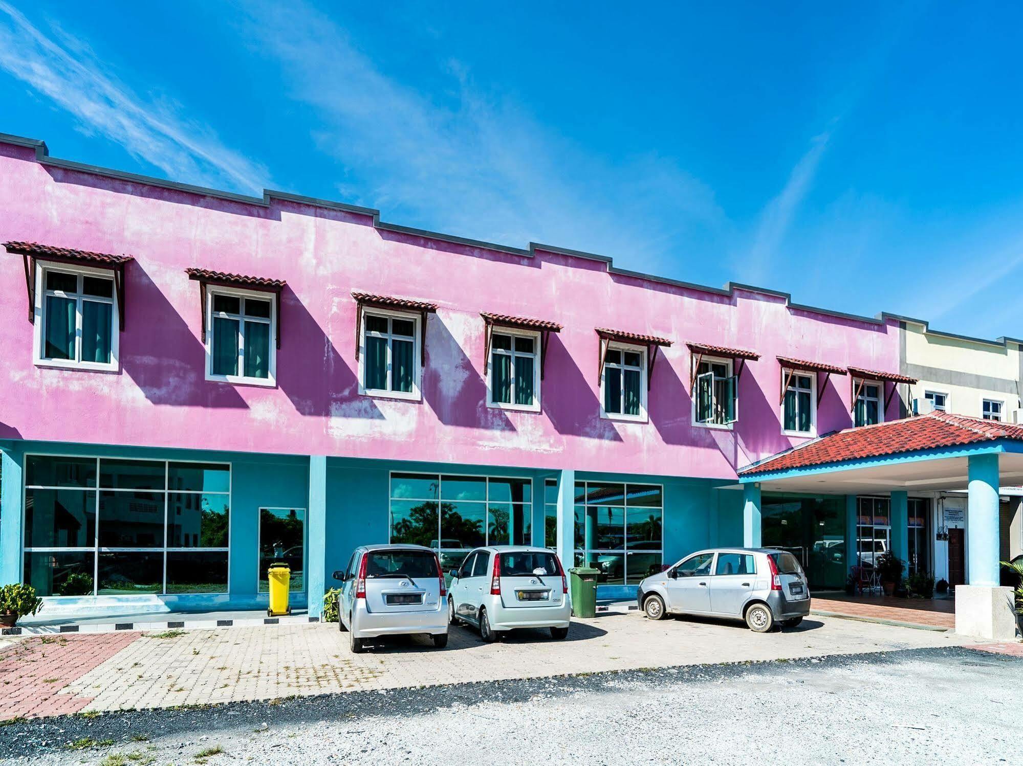 OYO 275 Senyum Inn Pantai Cenang  Exterior foto